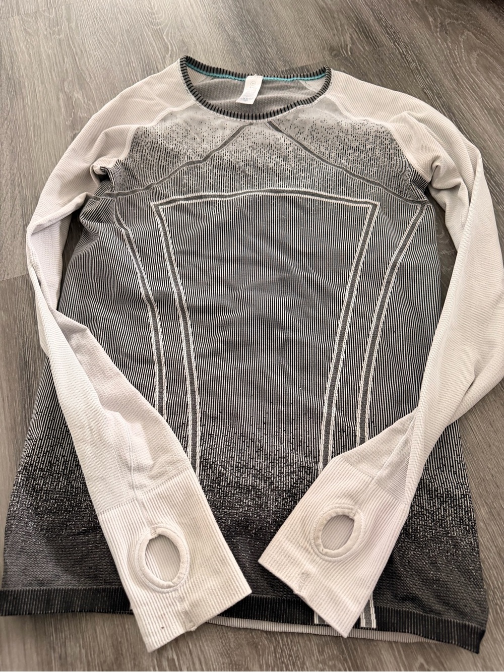 Ivivva Gray & Black Ombre Long Sleeve Active Top